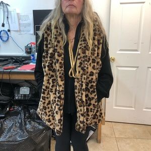 Vest animal print nwt
